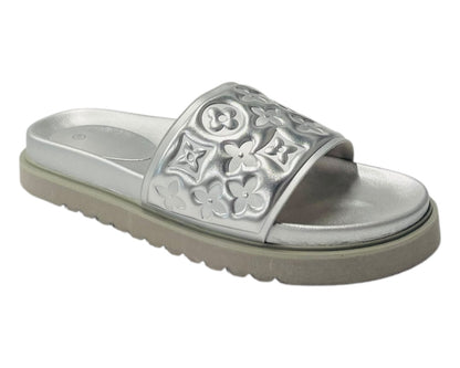 Embossed Front Strap Flat Sliders